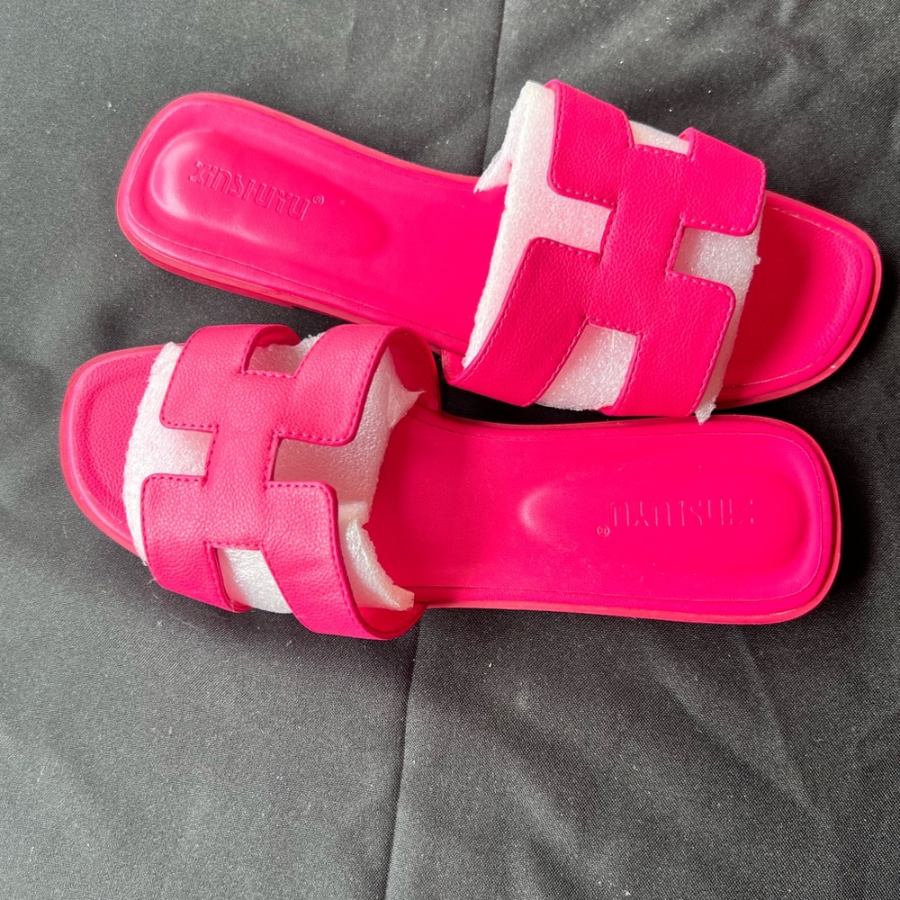 Flats medium size for women.